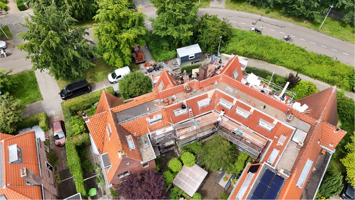 bovenaanzicht van een dak dat vervangen is door dakcompany